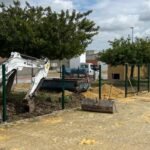 El Ayuntamiento de El Cuervo inicia la construcción de tres parques caninos con una inversión de 120.000 euros